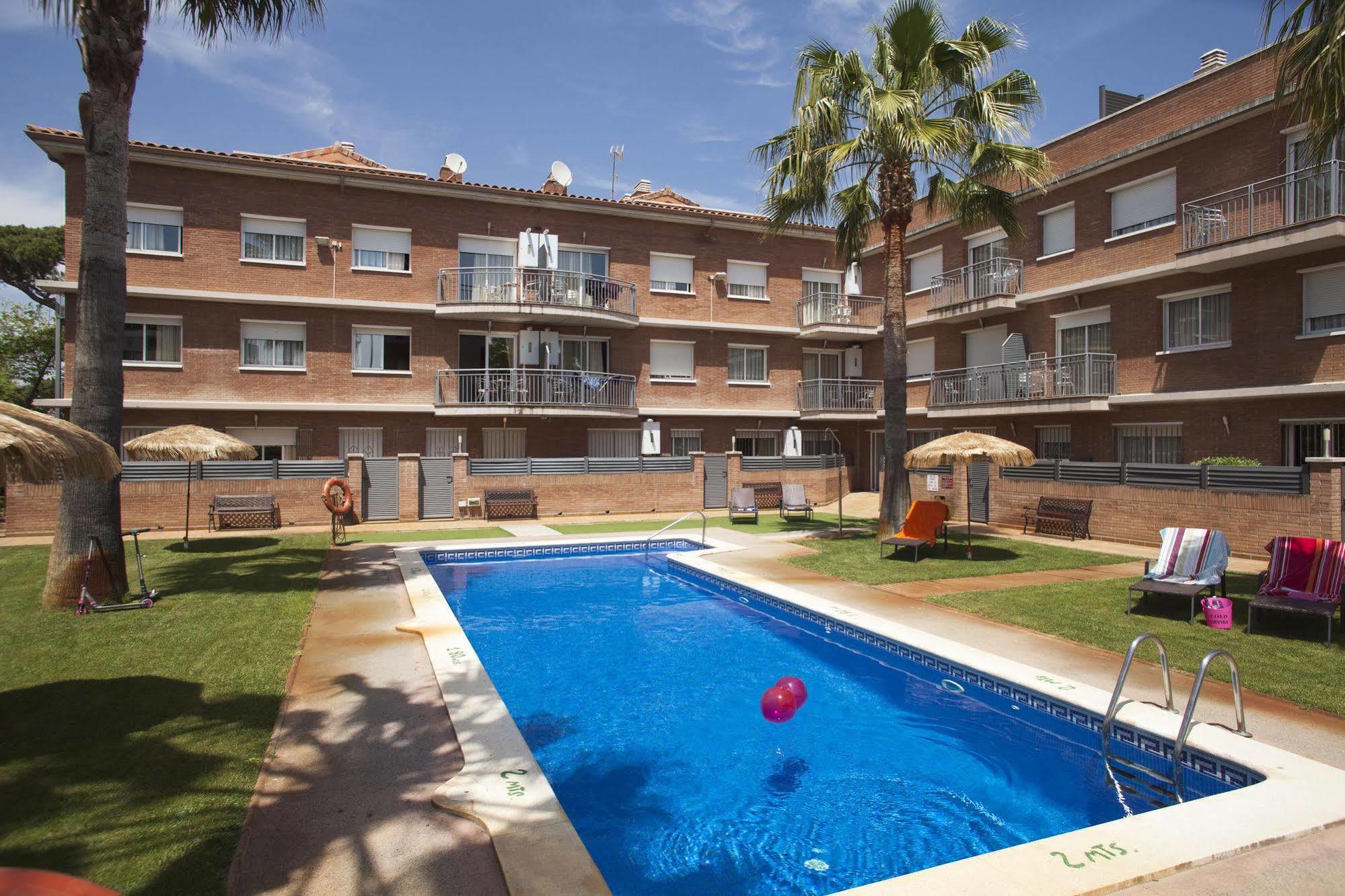 Velor Apartamentos Turisticos Castelldefels Exteriör bild